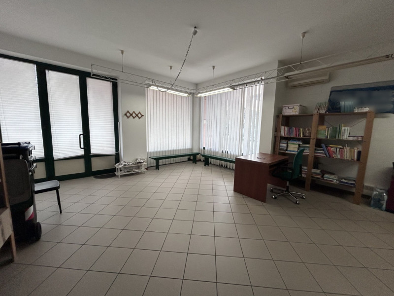 RIF: FR500 VEGGIANO - PADOVA Proponiamo in vendita locale commerciale adibito ad ufficio di 150 m...