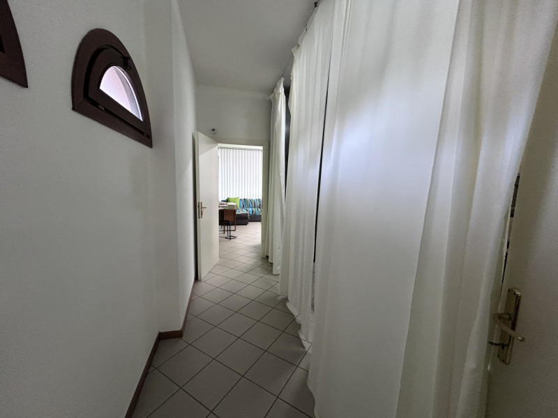 RIF: FR500 VEGGIANO - PADOVA Proponiamo in vendita locale commerciale adibito ad ufficio di 150 m...