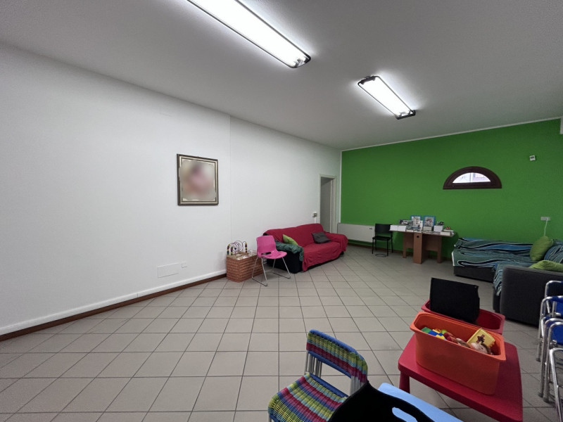 RIF: FR500 VEGGIANO - PADOVA Proponiamo in vendita locale commerciale adibito ad ufficio di 150 m...