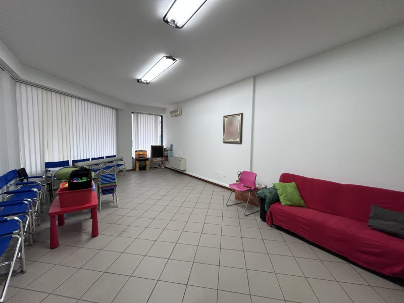 RIF: FR500 VEGGIANO - PADOVA Proponiamo in vendita locale commerciale adibito ad ufficio di 150 m...