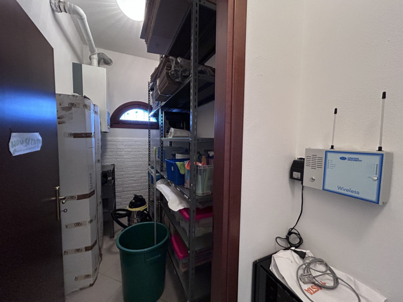 RIF: FR500 VEGGIANO - PADOVA Proponiamo in vendita locale commerciale adibito ad ufficio di 150 m...