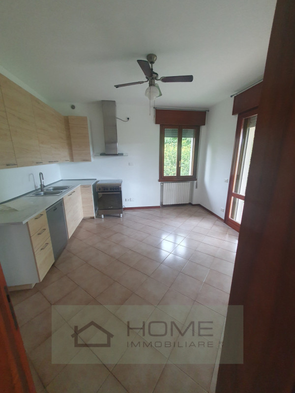 Scopri questa splendida villa contemporanea situata nel centro di Camisano Vicentino (VI), perfet...