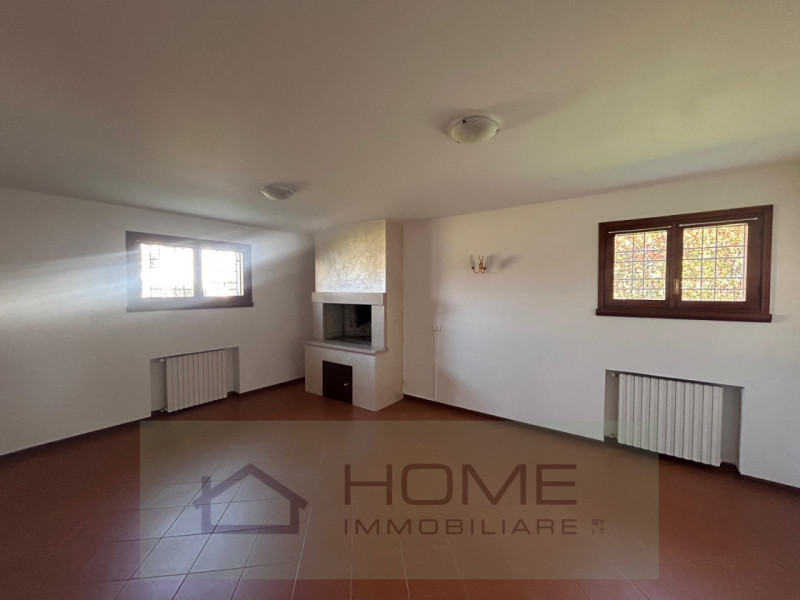 Scopri questa splendida villa contemporanea situata nel centro di Camisano Vicentino (VI), perfet...