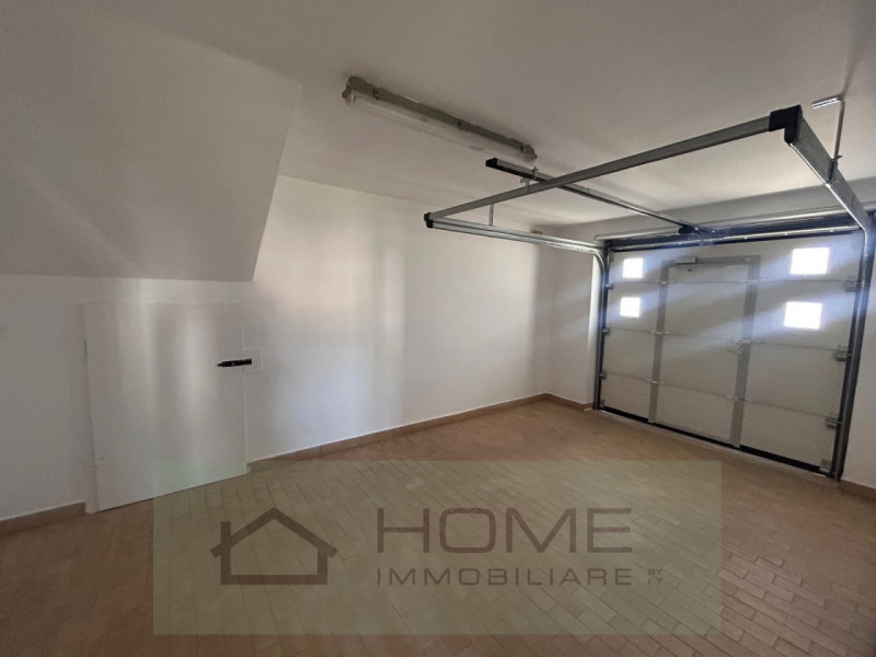 Scopri questa splendida villa contemporanea situata nel centro di Camisano Vicentino (VI), perfet...