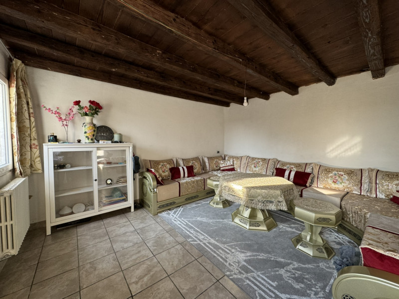 COMPOSIZIONE:
Proponiamo in vendita un'abitazione sviluppata su due livelli: atrio d'ingresso, am...