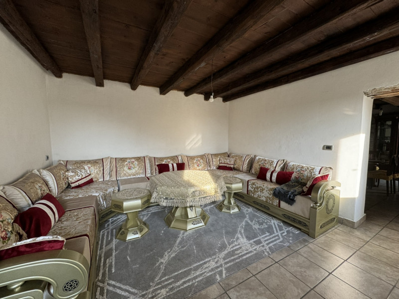 COMPOSIZIONE:
Proponiamo in vendita un'abitazione sviluppata su due livelli: atrio d'ingresso, am...