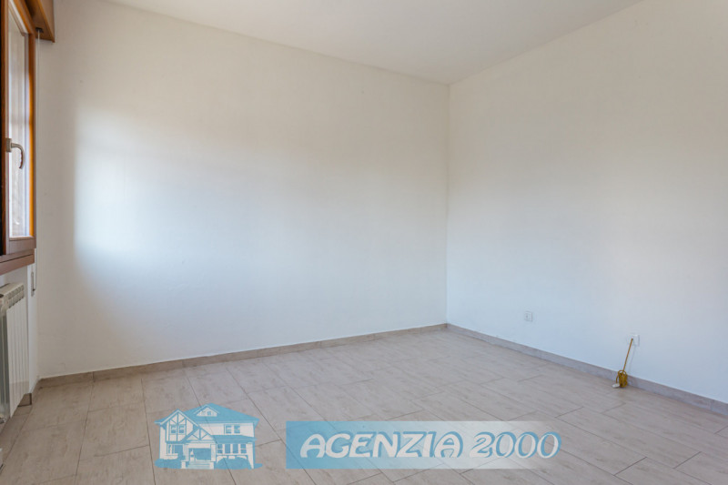 ECCOLA QUI !!! CASA SINGOLA TUTTA AL PIANO TERRA E RESTAURATA!!! VIENI A VIVERE A BAGNOLI DI SOPR...