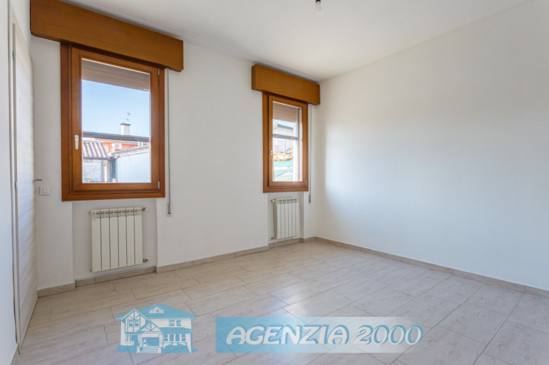 ECCOLA QUI !!! CASA SINGOLA TUTTA AL PIANO TERRA E RESTAURATA!!! VIENI A VIVERE A BAGNOLI DI SOPR...