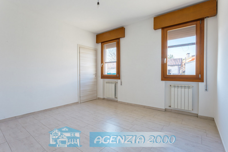 ECCOLA QUI !!! CASA SINGOLA TUTTA AL PIANO TERRA E RESTAURATA!!! VIENI A VIVERE A BAGNOLI DI SOPR...