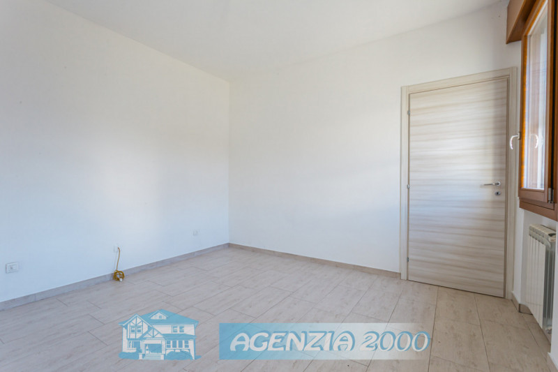 ECCOLA QUI !!! CASA SINGOLA TUTTA AL PIANO TERRA E RESTAURATA!!! VIENI A VIVERE A BAGNOLI DI SOPR...