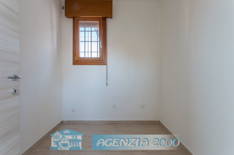 ECCOLA QUI !!! CASA SINGOLA TUTTA AL PIANO TERRA E RESTAURATA!!! VIENI A VIVERE A BAGNOLI DI SOPR...