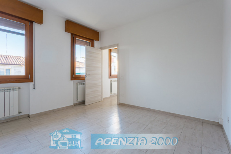 ECCOLA QUI !!! CASA SINGOLA TUTTA AL PIANO TERRA E RESTAURATA!!! VIENI A VIVERE A BAGNOLI DI SOPR...