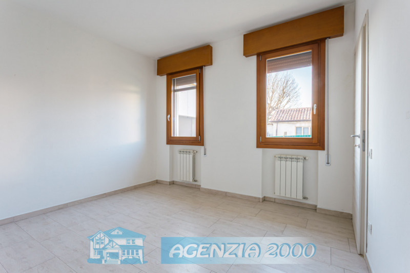 ECCOLA QUI !!! CASA SINGOLA TUTTA AL PIANO TERRA E RESTAURATA!!! VIENI A VIVERE A BAGNOLI DI SOPR...