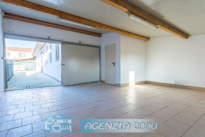 ECCOLA QUI !!! CASA SINGOLA TUTTA AL PIANO TERRA E RESTAURATA!!! VIENI A VIVERE A BAGNOLI DI SOPR...