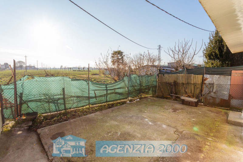 ECCOLA QUI !!! CASA SINGOLA TUTTA AL PIANO TERRA E RESTAURATA!!! VIENI A VIVERE A BAGNOLI DI SOPR...