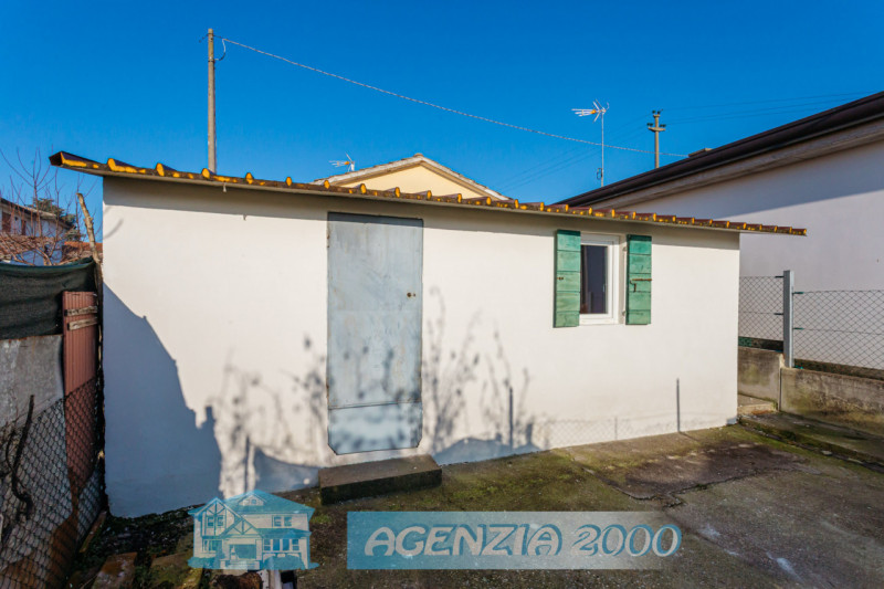 ECCOLA QUI !!! CASA SINGOLA TUTTA AL PIANO TERRA E RESTAURATA!!! VIENI A VIVERE A BAGNOLI DI SOPR...