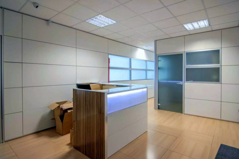 UFFICIO MODERNO CON 11 POSTI AUTO IN ZONA PADOVA EST €.440.000 rif.CL510U

Scoprite un'opportunit...