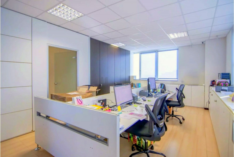 UFFICIO MODERNO CON 11 POSTI AUTO IN ZONA PADOVA EST €.440.000 rif.CL510U

Scoprite un'opportunit...