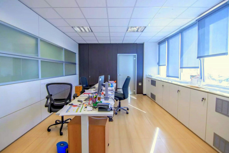 UFFICIO MODERNO CON 11 POSTI AUTO IN ZONA PADOVA EST €.440.000 rif.CL510U

Scoprite un'opportunit...