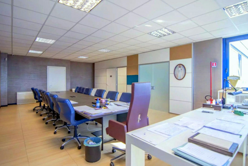 UFFICIO MODERNO CON 11 POSTI AUTO IN ZONA PADOVA EST €.440.000 rif.CL510U

Scoprite un'opportunit...