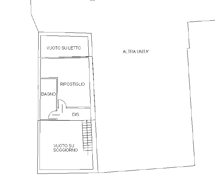 COMPOSIZIONE:
Appartamento duplex in centro a Este, composto da luminosa zona giorno con ampio sa...