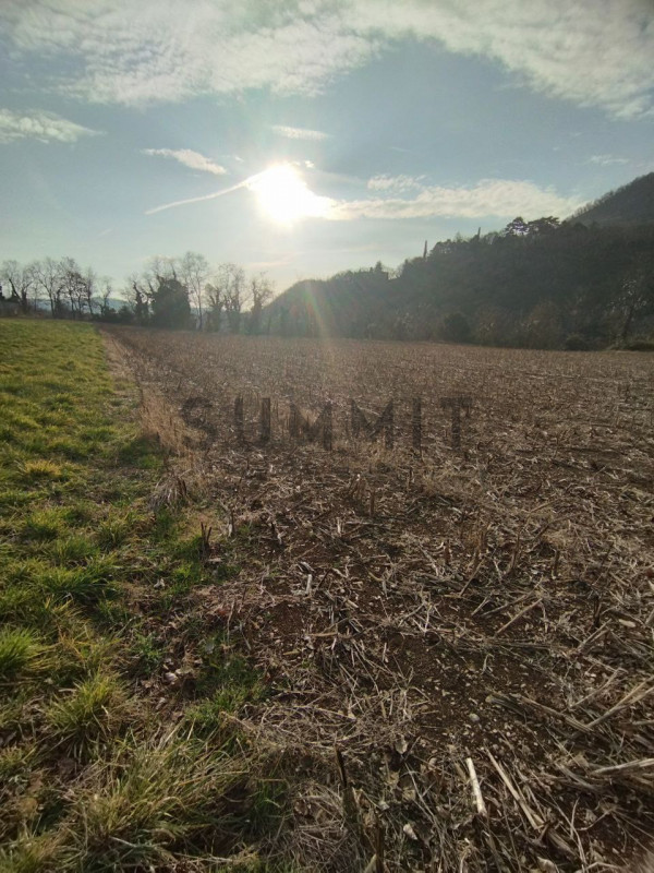 COGOLLO DEL CENGIO: Al confine con Piovene, TERRENO AGRICOLO di 1.650 mq completamente pianeggian...