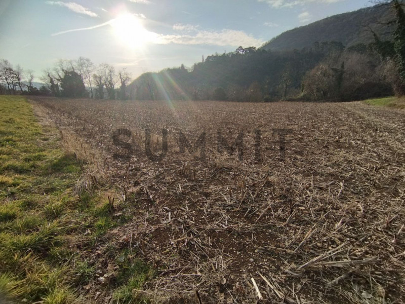 COGOLLO DEL CENGIO: Al confine con Piovene, TERRENO AGRICOLO di 1.650 mq completamente pianeggian...