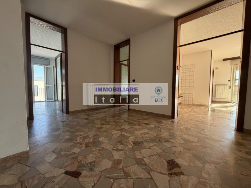 Padova (quartiere San Lazzaro):
In una zona residenziale tranquilla, ben servita e strategica per...