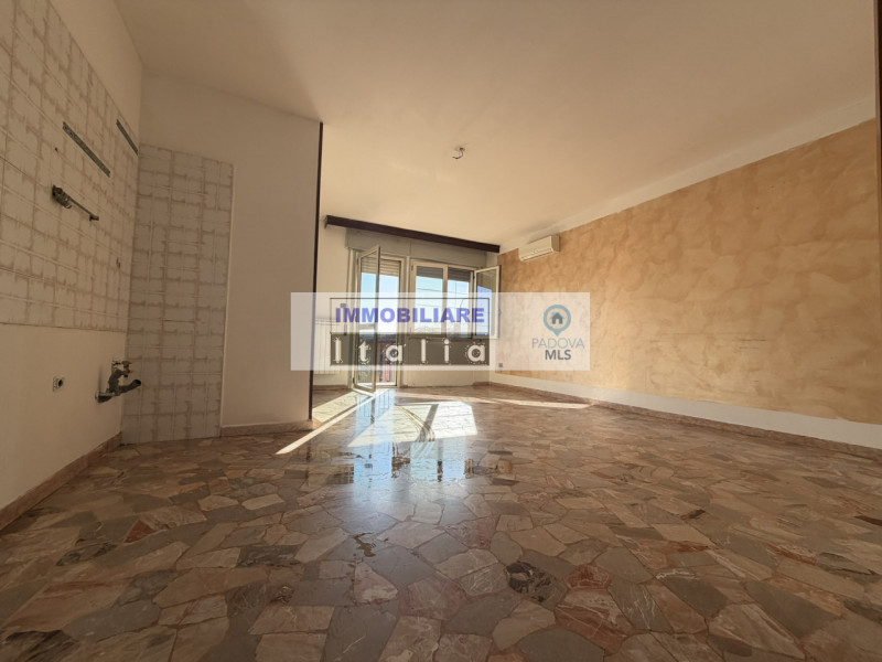 Padova (quartiere San Lazzaro):
In una zona residenziale tranquilla, ben servita e strategica per...