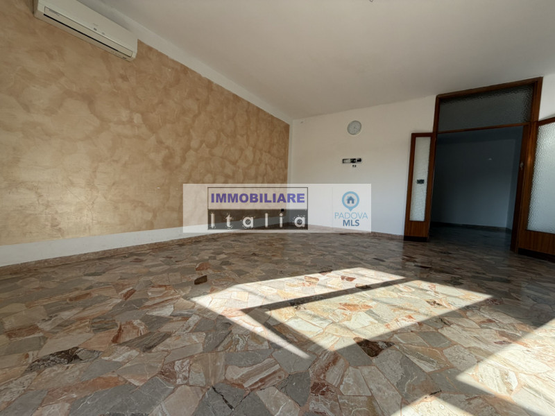 Padova (quartiere San Lazzaro):
In una zona residenziale tranquilla, ben servita e strategica per...