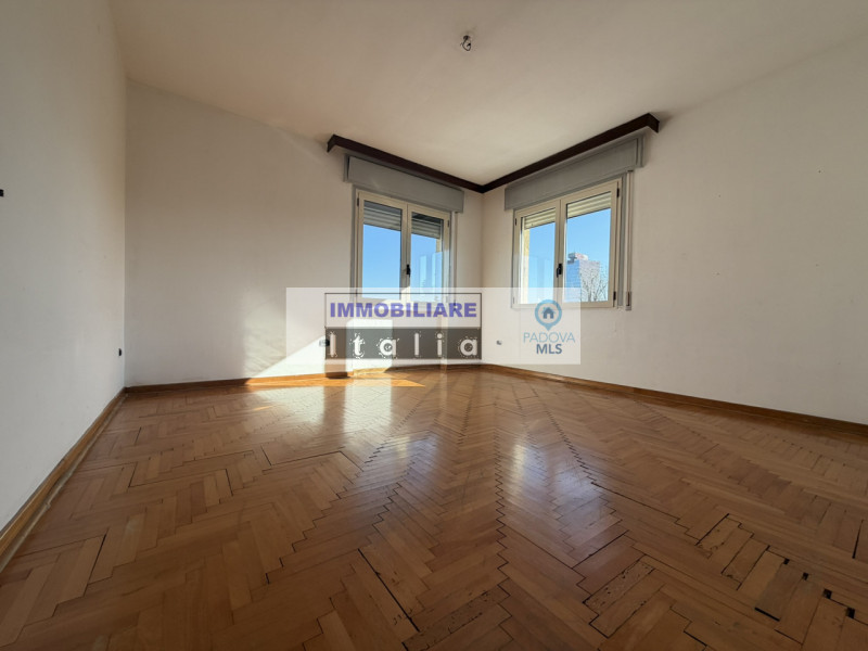 Padova (quartiere San Lazzaro):
In una zona residenziale tranquilla, ben servita e strategica per...