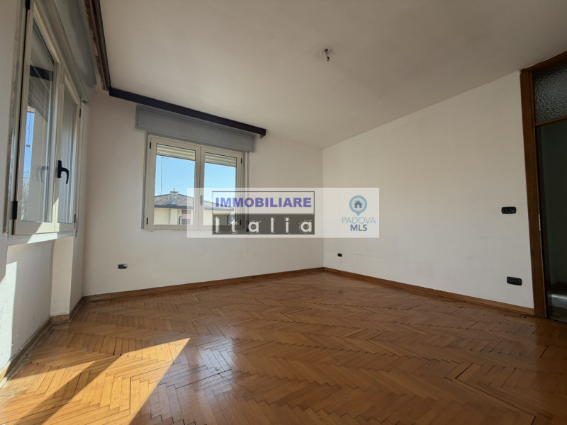 Padova (quartiere San Lazzaro):
In una zona residenziale tranquilla, ben servita e strategica per...