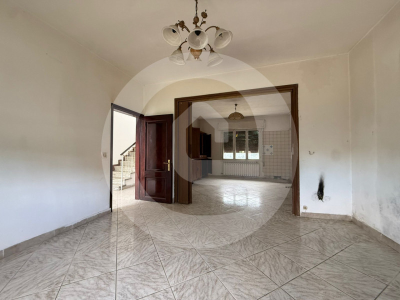 Scopri questa casa singola situata nel comune di Loreggia. Con una superficie di 155 mq, l'immobi...