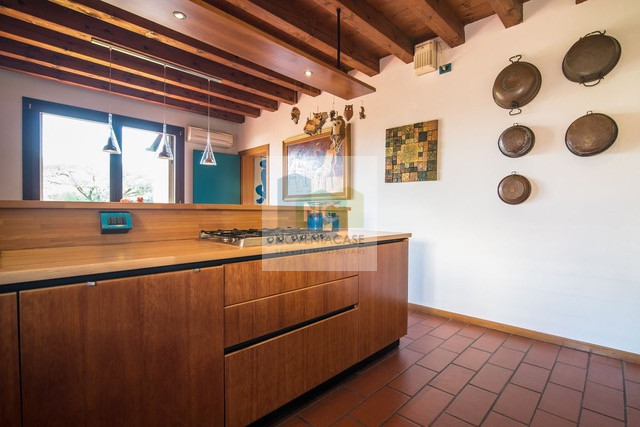 Villa singola di pregio a Bragni Cadoneghe, caratterizzata da una struttura architettonica partic...