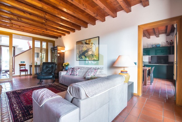 Villa singola di pregio a Bragni Cadoneghe, caratterizzata da una struttura architettonica partic...