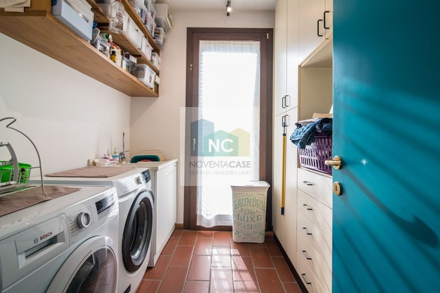 Villa singola di pregio a Bragni Cadoneghe, caratterizzata da una struttura architettonica partic...