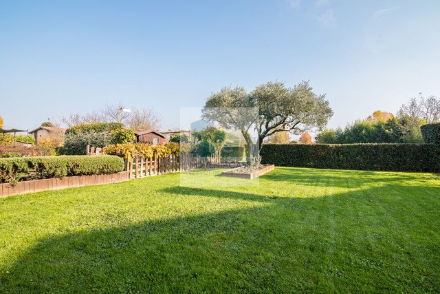 Villa singola di pregio a Bragni Cadoneghe, caratterizzata da una struttura architettonica partic...