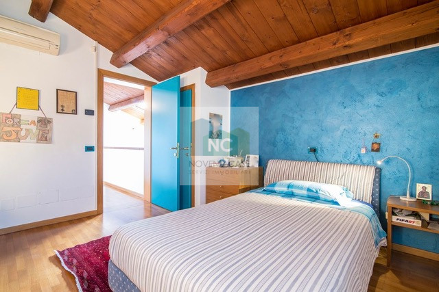 Villa singola di pregio a Bragni Cadoneghe, caratterizzata da una struttura architettonica partic...