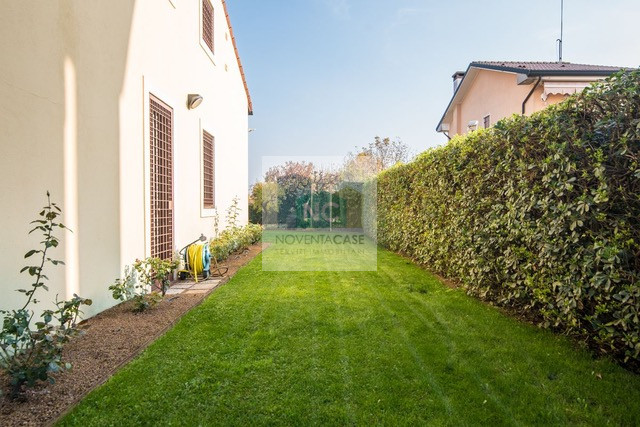 Villa singola di pregio a Bragni Cadoneghe, caratterizzata da una struttura architettonica partic...
