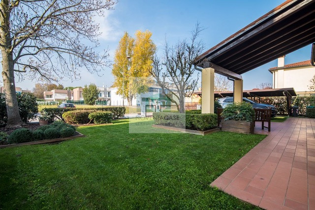 Villa singola di pregio a Bragni Cadoneghe, caratterizzata da una struttura architettonica partic...