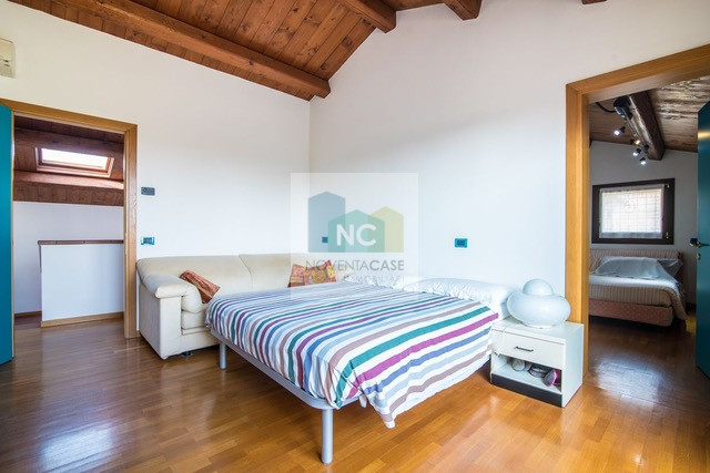 Villa singola di pregio a Bragni Cadoneghe, caratterizzata da una struttura architettonica partic...