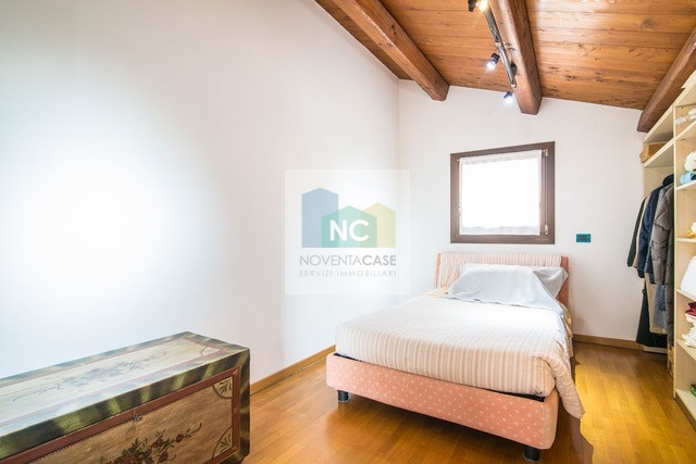 Villa singola di pregio a Bragni Cadoneghe, caratterizzata da una struttura architettonica partic...