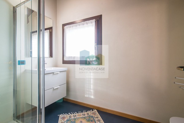 Villa singola di pregio a Bragni Cadoneghe, caratterizzata da una struttura architettonica partic...