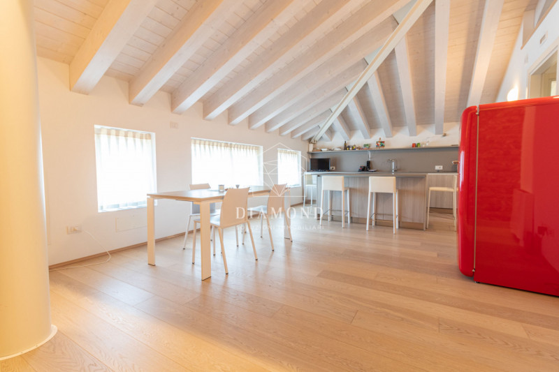 DISPONIBILE DAL 01 APRILE 2026.

Falzè di Trevignano: inserito in un curato e piacevole contesto ...