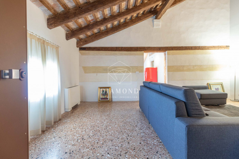 DISPONIBILE DAL 01 APRILE 2026.

Falzè di Trevignano: inserito in un curato e piacevole contesto ...