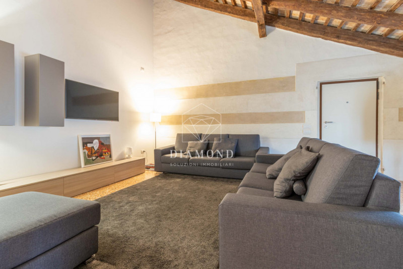 DISPONIBILE DAL 01 APRILE 2026.

Falzè di Trevignano: inserito in un curato e piacevole contesto ...