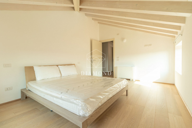 DISPONIBILE DA SUBITO.

Falzè di Trevignano: inserito in un curato e piacevole contesto in reside...