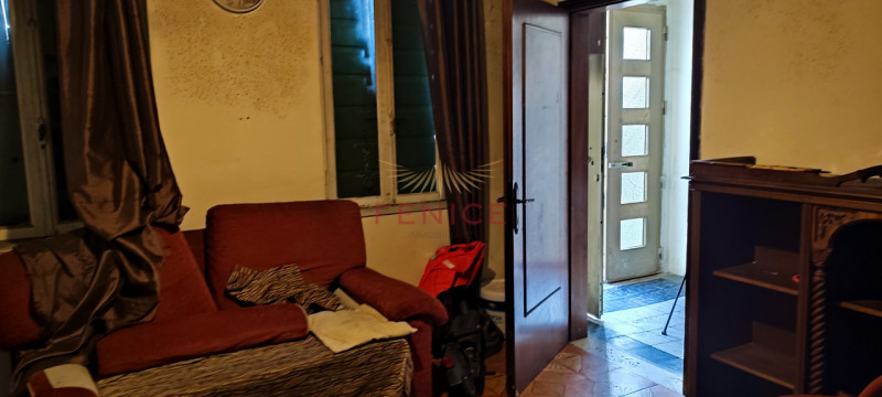 Ai piedi dei suggestivi Colli di Conegliano, proponiamo una prestigiosa casa rustica di campagna,...