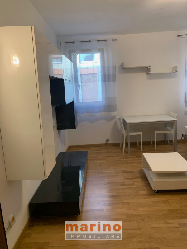 PADOVA CENTRO - PIAZZA DEL SANTO
Affittasi appartamento monolocale con cucinotto separato arredat...