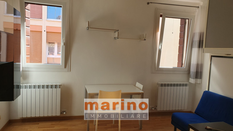 PADOVA CENTRO - PIAZZA DEL SANTO
Affittasi appartamento monolocale con cucinotto separato arredat...